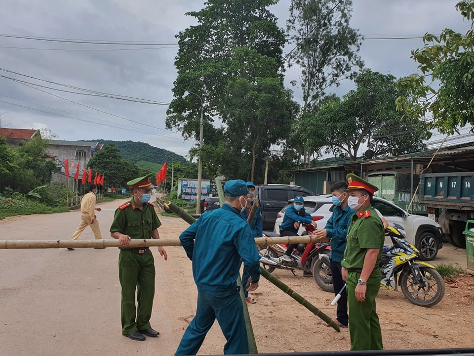 Hình ảnh phong tỏa khu vực có bệnh nhân Covid-19 ở Bắc Giang - 11 Hình ảnh phong tỏa khu vực có bệnh nhân Covid-19 ở Bắc Giang - 11