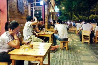 Ban ngày làm thợ, tối làm chủ