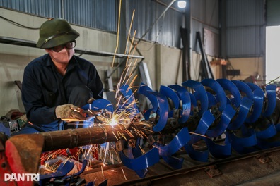 Những nông dân không bằng cấp, sáng chế máy móc đi 5 châu