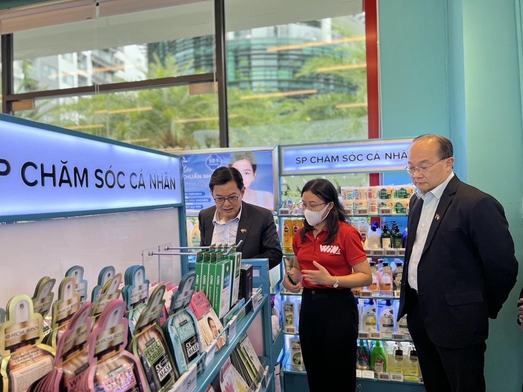 Phó thủ tướng Singapore thăm cửa hàng WIN của Tập đoàn Masan - 4 Phó thủ tướng Singapore thăm cửa hàng WIN của Tập đoàn Masan - 4
