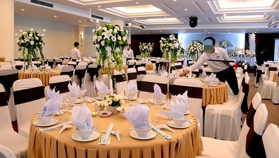 Khách sạn, nhà hàng tạm dừng tổ chức tiệc cưới đông người - 2 Khách sạn, nhà hàng tạm dừng tổ chức tiệc cưới đông người - 2