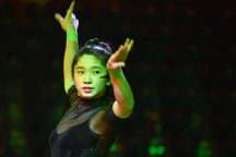 Những bóng hồng thầm lặng sau sân khấu