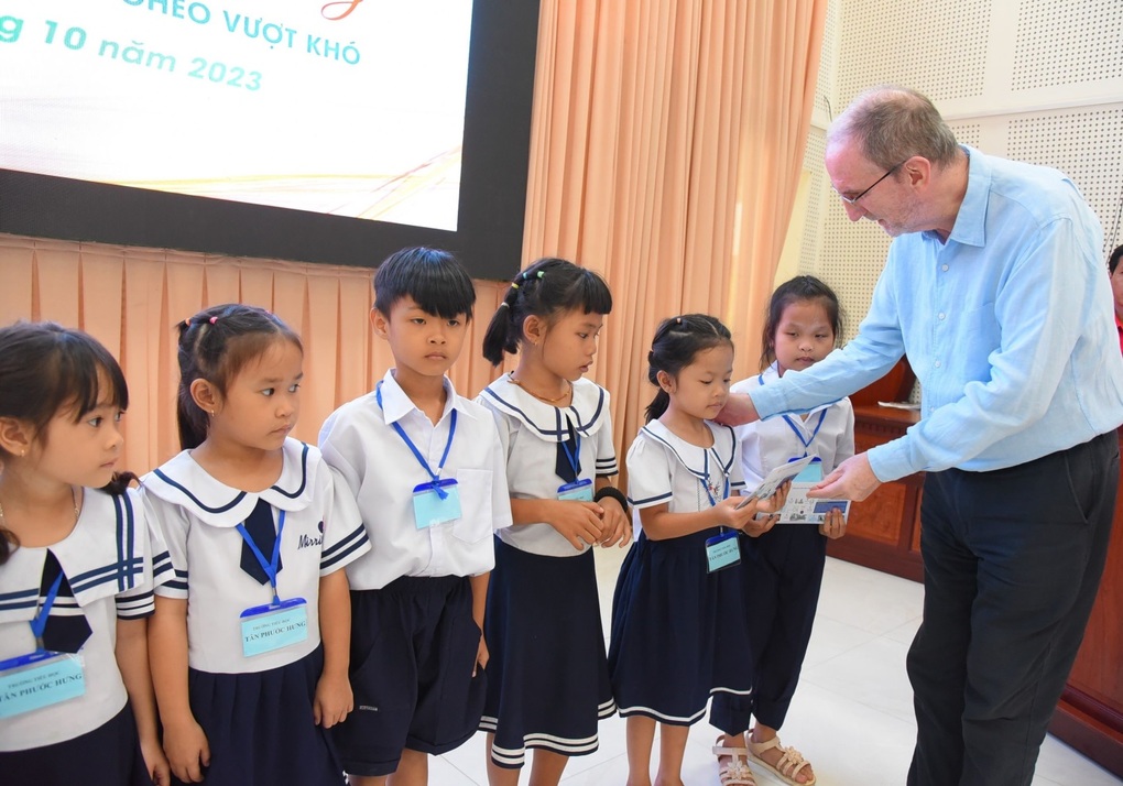 Tân Hiệp Phát tặng 1,2 tỷ đồng cho 600 học sinh khó khăn tại 4 tỉnh thành - 3