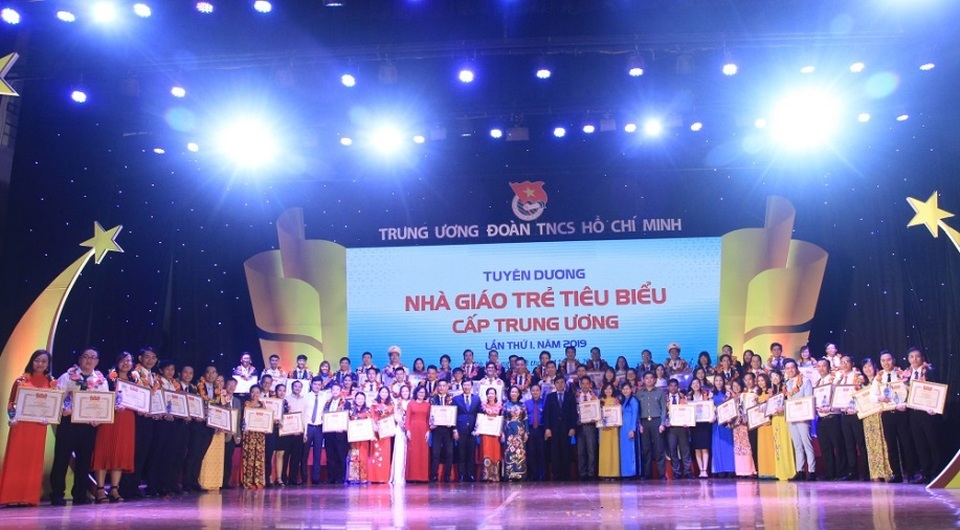 75 nhà giáo trẻ tiêu biểu nhận giải thưởng của Trung ương Đoàn - 5 75 nhà giáo trẻ tiêu biểu nhận giải thưởng của Trung ương Đoàn - 5