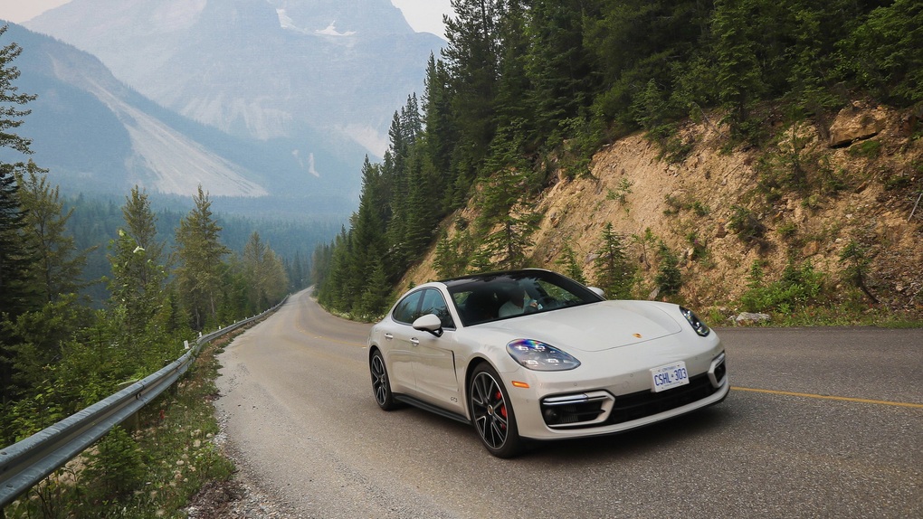 Đại lý niêm yết nhầm giá xe Porsche Panamera, khách đổ xô đặt cọc - 1 Đại lý niêm yết nhầm giá xe Porsche Panamera, khách đổ xô đặt cọc - 1