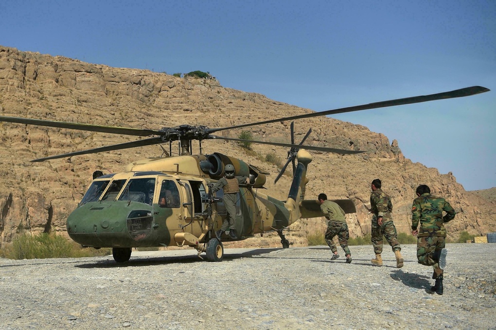 Trực thăng Mỹ được Taliban sử dụng rơi tại Afghanistan - 1 Trực thăng Mỹ được Taliban sử dụng rơi tại Afghanistan - 1