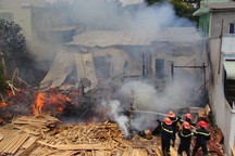 Cháy xưởng gỗ, thiệt hại hàng trăm triệu đồng