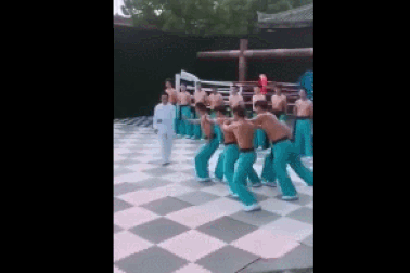 Clip “võ sư Trung Quốc thể hiện nội công truyền điện” gây xôn xao tuần qua