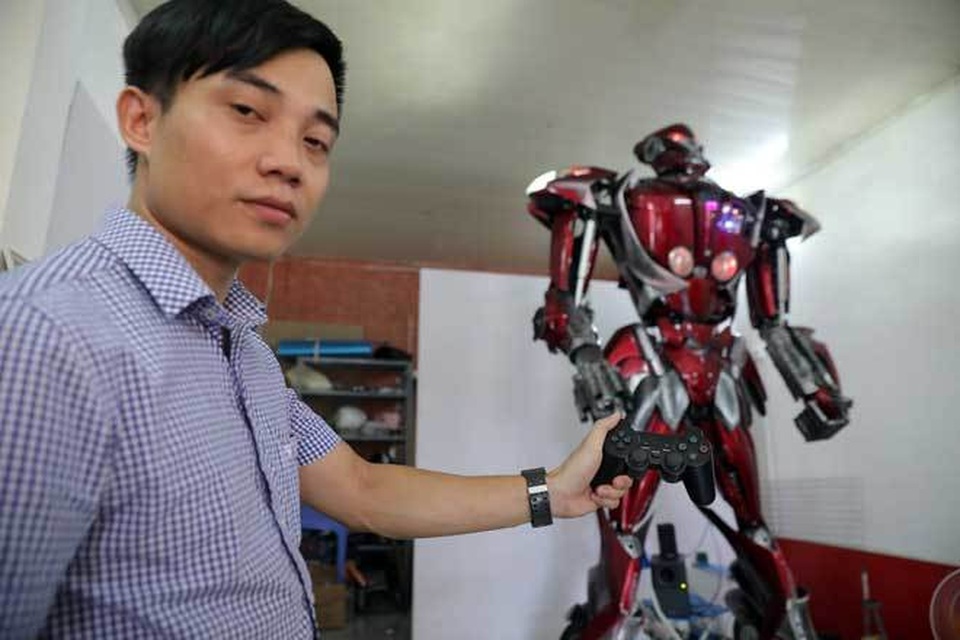 Robot made in Việt Nam ra đời... từ rác - 1 Robot made in Việt Nam ra đời... từ rác - 1