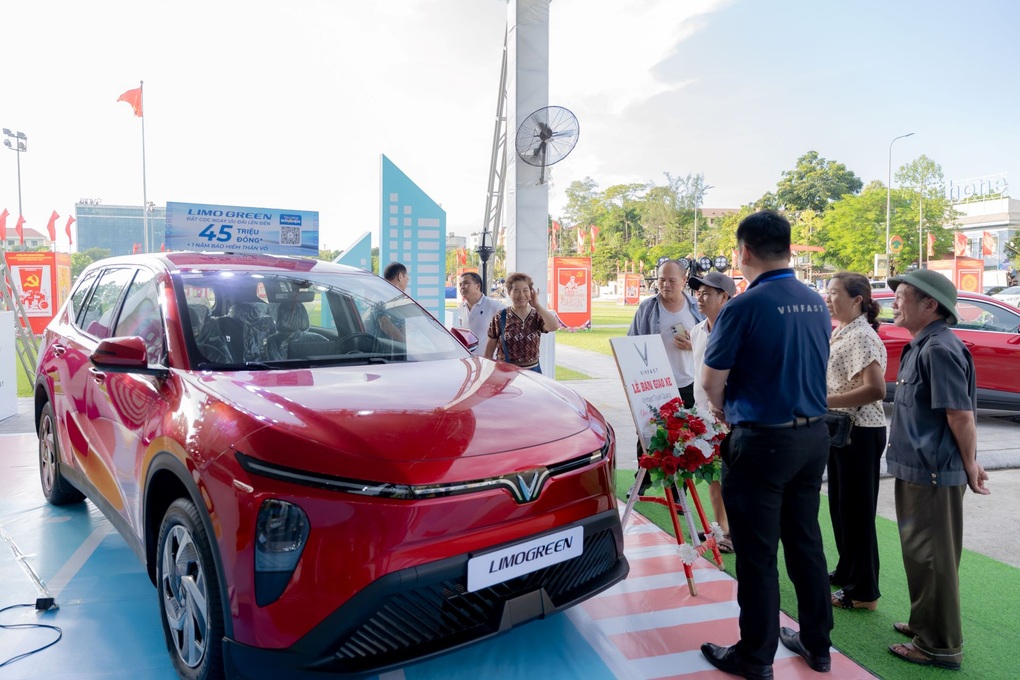 Tài xế dịch vụ giải bài toán thu hồi vốn với xe Limo Green - 1