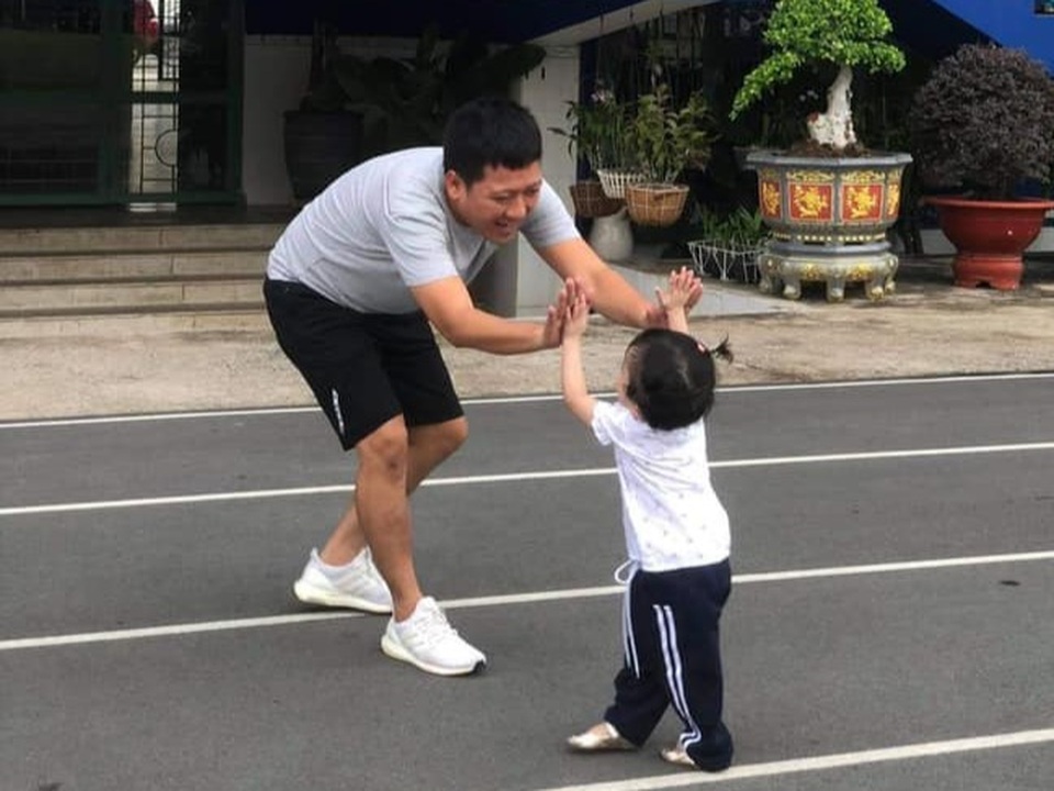 Loạt khoảnh khắc đáng yêu của Trường Giang bên con gái - 5 Loạt khoảnh khắc đáng yêu của Trường Giang bên con gái - 5
