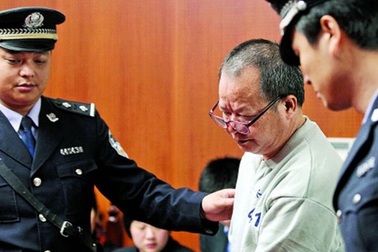 Trung Quốc: Quan tham cũng bị lừa tiền "chạy án"