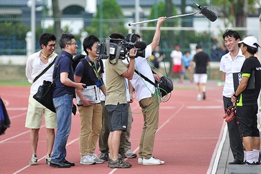 Truyền thông Nhật Bản “quây” HLV Miura để khai thác thông tin