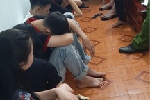 Nhân viên quán karaoke tụ tập trong phòng trọ sử dụng ma túy