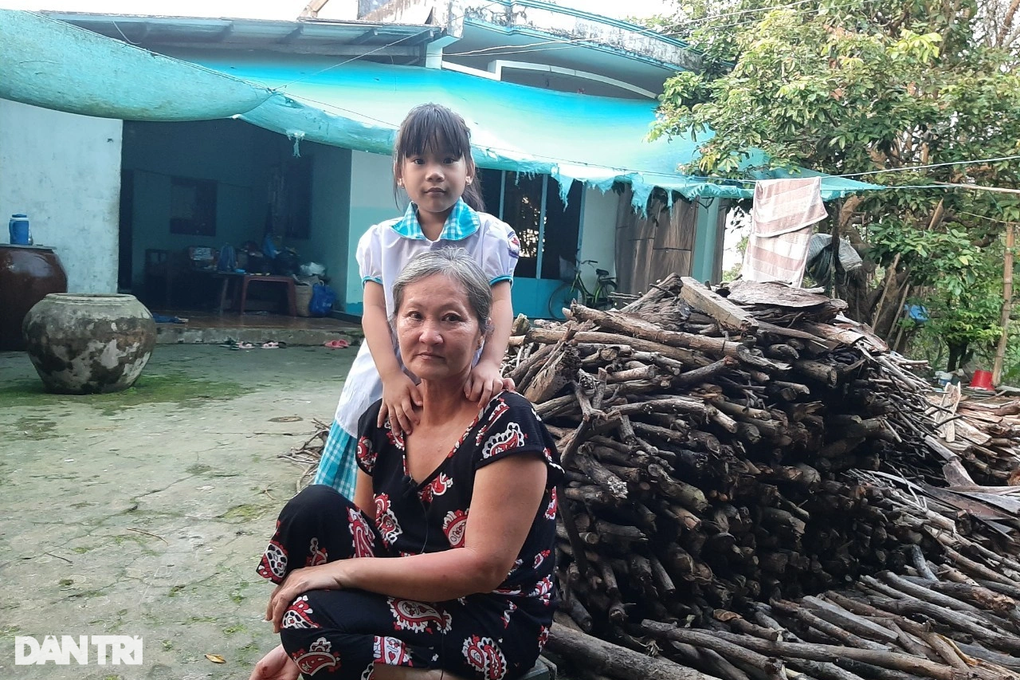 Người vợ trẻ đau đớn khi vừa bị mù thì chồng bỏ đi - 3 Người vợ trẻ đau đớn khi vừa bị mù thì chồng bỏ đi - 3