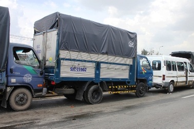 5 ô tô tông nhau liên hoàn trên quốc lộ 1A