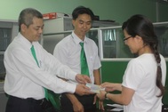 Bỏ quên gần 60 triệu trên xe taxi, khách hàng cảm kích khi được trả lại