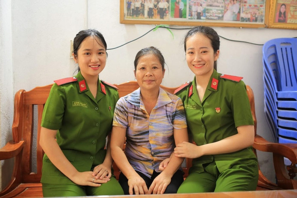 Tân Trung úy xinh đẹp, nữ thủ khoa chuẩn con nhà người ta - 8 Tân Trung úy xinh đẹp, nữ thủ khoa chuẩn con nhà người ta - 8
