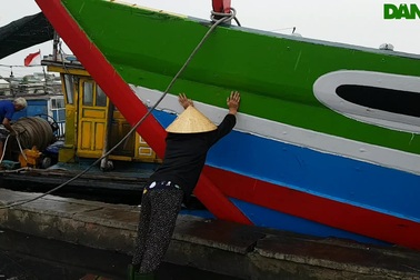 Ngư dân Thừa Thiên Huế khẩn trương phòng chống bão số 5