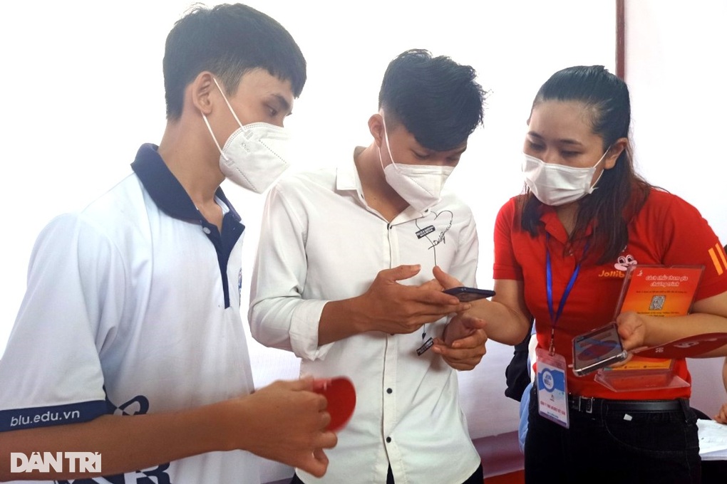 Hàng loạt việc làm với mức lương hấp dẫn - 2 Hàng loạt việc làm với mức lương hấp dẫn - 2