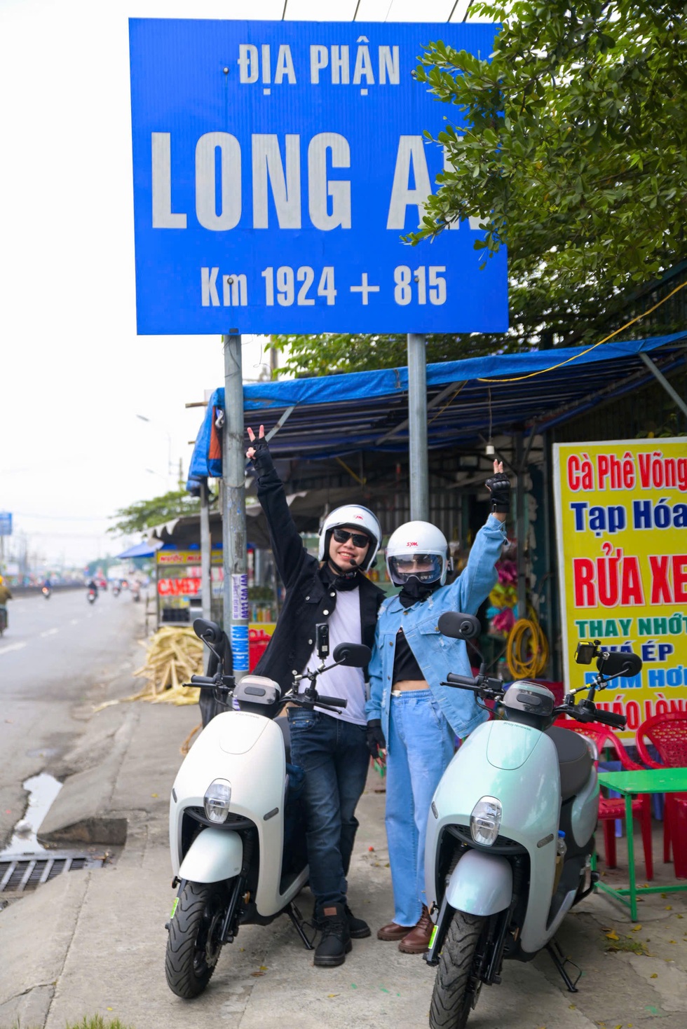 Mẹ U60 tự chạy xe máy đi phượt cùng con trai - 4 Mẹ U60 tự chạy xe máy đi phượt cùng con trai - 4