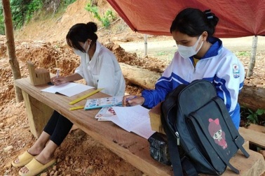 Dịch giã lại thon thót lo duy trì sĩ số học sinh