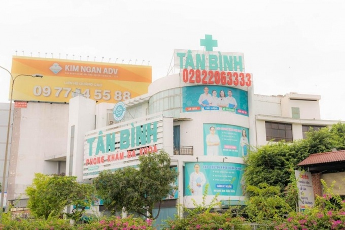 Thanh tra Sở Y tế TP.HCM đã ra quyết định số 182 ngày 9/6/2023 xử phạt Công ty TNHH Phòng khám đa khoa Tân Bình (Phòng khám đa khoa) địa chỉ tại 495 Cộng Hòa, phường 15, quận Tân Bình, TP.HCM với số tiền 8,7 triệu đồng.