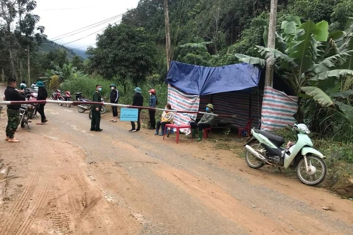 Yên Bái phong tỏa tạm thôn gần 1.000 người do có 12 F0 cộng đồng - 2 Yên Bái phong tỏa tạm thôn gần 1.000 người do có 12 F0 cộng đồng - 2