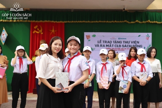 Trao tặng sách trên quê hương danh nhân văn hóa Vũ Diệm - Ảnh 16. Trao tặng sách trên quê hương danh nhân văn hóa Vũ Diệm - Ảnh 16.