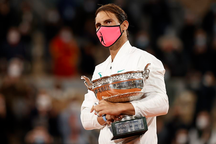 Rafael Nadal lần thứ 13 vô địch Roland Garros