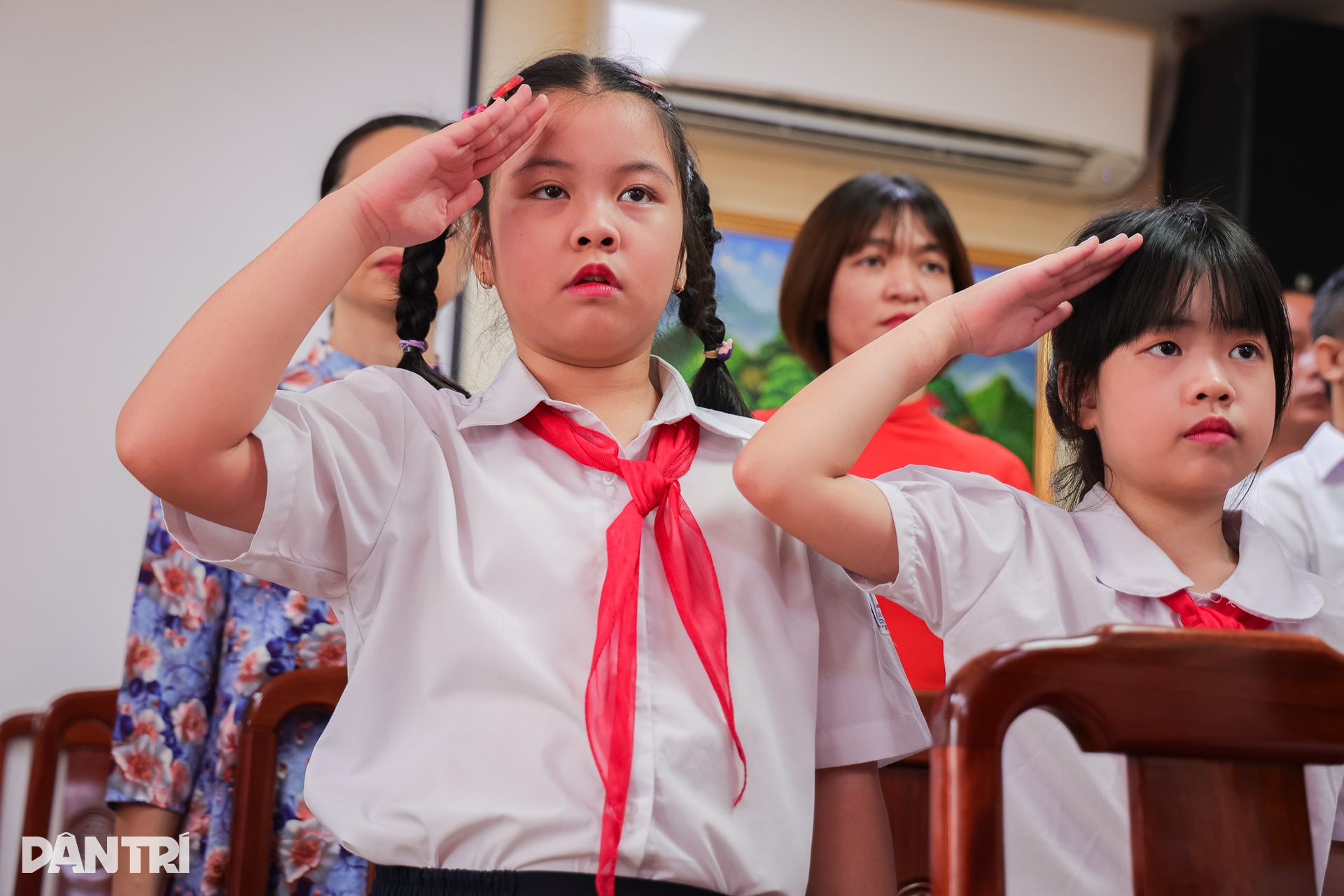 Hà Nội: Lễ khai giảng đặc biệt của những học sinh hát Quốc ca bằng tay - 2