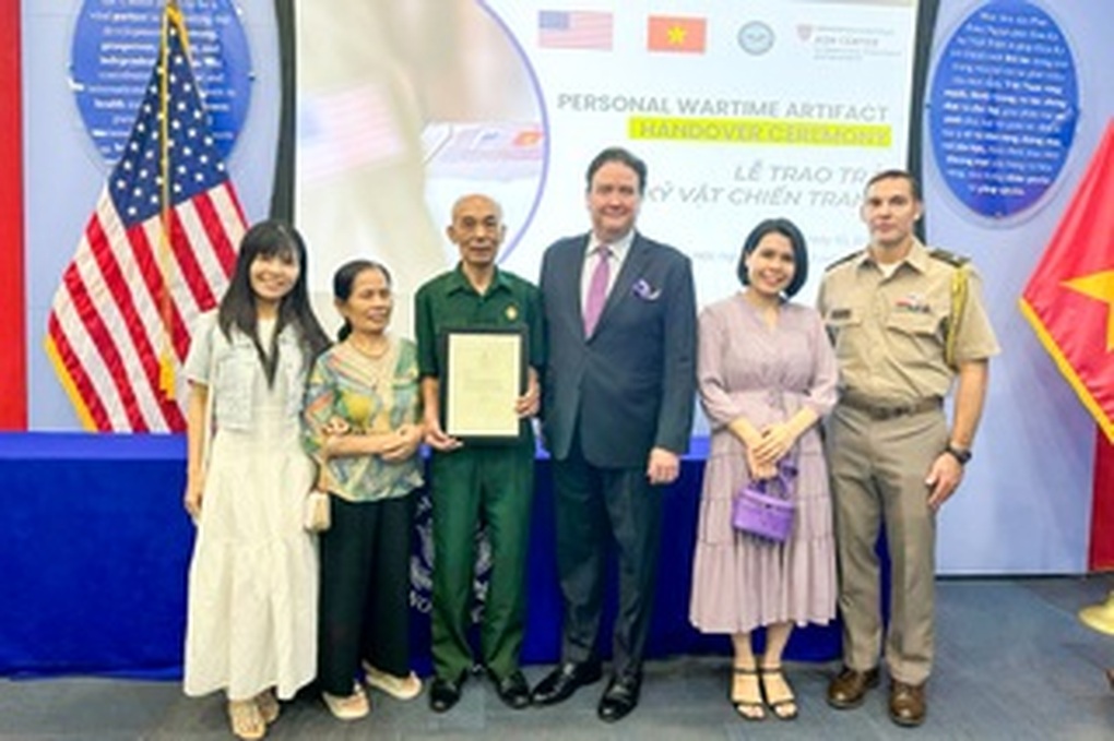 Lá thư Tổng thống Mỹ gửi cựu binh Việt Nam khiến người chứng kiến bật khóc - 5 Lá thư Tổng thống Mỹ gửi cựu binh Việt Nam khiến người chứng kiến bật khóc - 5