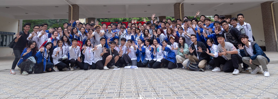 Khoảnh khắc thầy và trò trường THPT chuyên sư phạm “khua chiêng vàng” - 4 Khoảnh khắc thầy và trò trường THPT chuyên sư phạm “khua chiêng vàng” - 4