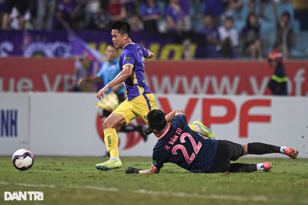 Văn Hậu ghi bàn sau 4 năm, CLB Hà Nội thắng đậm Nam Định - 5 Văn Hậu ghi bàn sau 4 năm, CLB Hà Nội thắng đậm Nam Định - 5