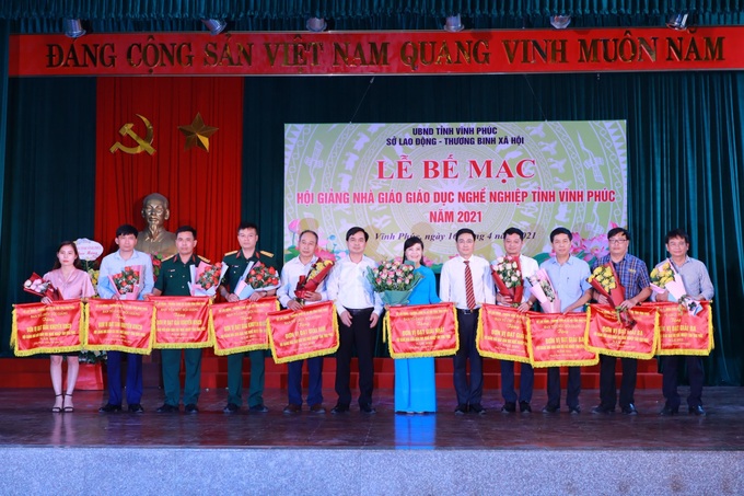 Trường Cao đẳng Cơ khí nông nghiệp đạt giải Nhất toàn đoàn Hội giảng nhà giáo GDNN tỉnh Vĩnh Phúc năm 2021 - Ảnh 1. Trường Cao đẳng Cơ khí nông nghiệp đạt giải Nhất toàn đoàn Hội giảng nhà giáo GDNN tỉnh Vĩnh Phúc năm 2021 - Ảnh 1.