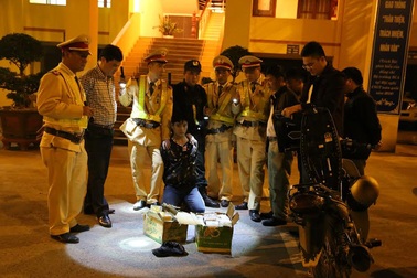 Bắt vụ vận chuyển 73 bánh heroin