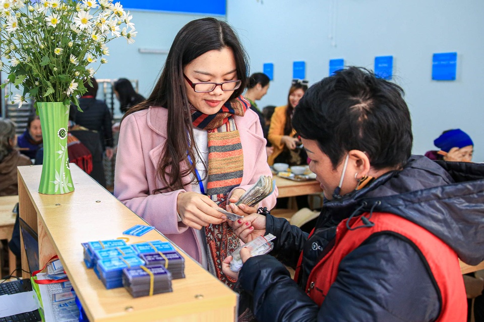 Ấm lòng những suất cơm 2.000 đồng ngay giữa Thủ đô - 10 Ấm lòng những suất cơm 2.000 đồng ngay giữa Thủ đô - 10