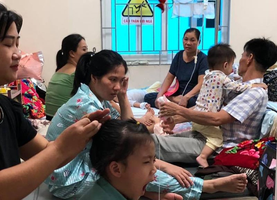 Bệnh nhi nhập viện do viêm phổi, viêm tiểu phế quản gia tăng đột biến - 1 Bệnh nhi nhập viện do viêm phổi, viêm tiểu phế quản gia tăng đột biến - 1