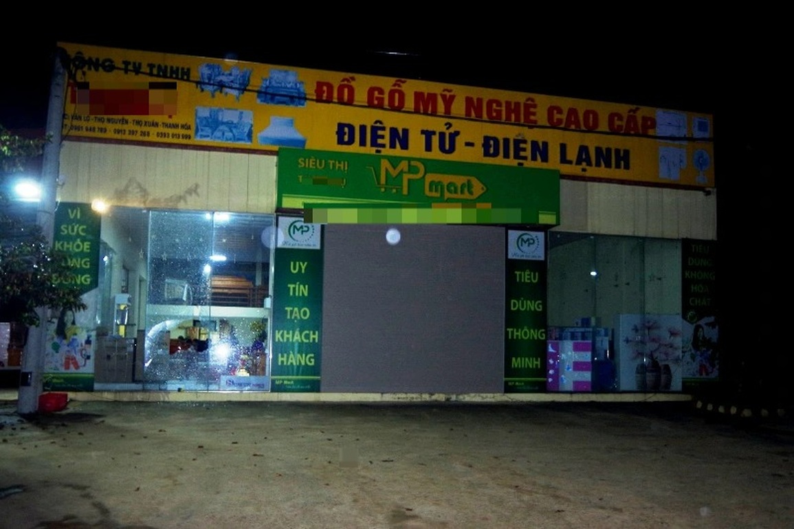 Hai đối tượng bịt mặt nổ súng vào nhà dân giữa đêm khuya - 1 Hai đối tượng bịt mặt nổ súng vào nhà dân giữa đêm khuya - 1