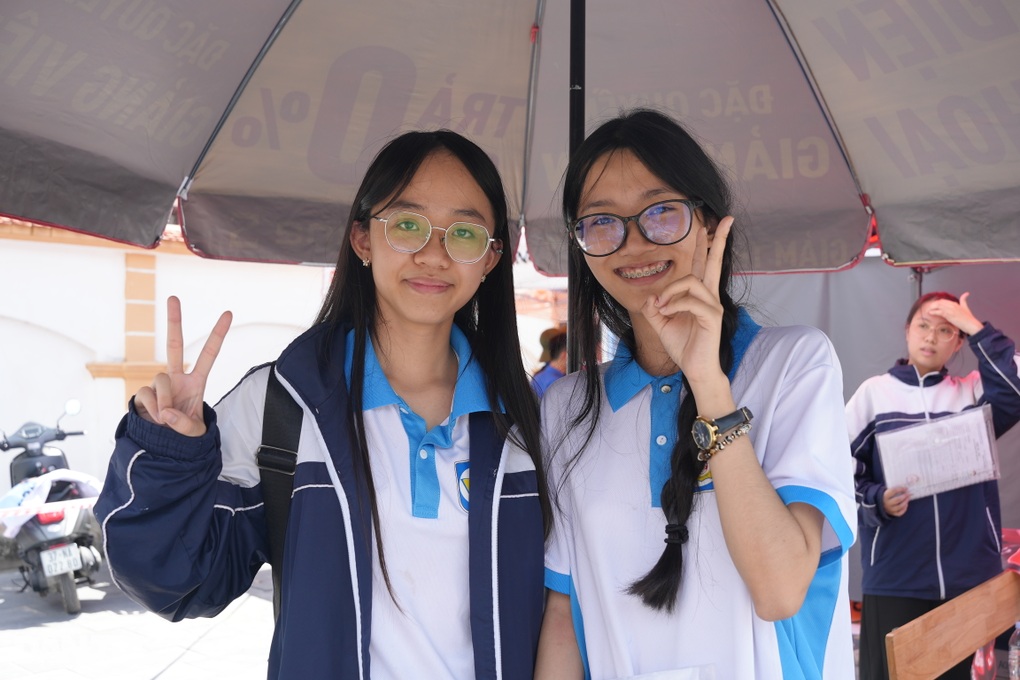 Môn thi tổ hợp: Nhiều thí sinh than khó, có em tự chấm được 8 điểm - 1 Môn thi tổ hợp: Nhiều thí sinh than khó, có em tự chấm được 8 điểm - 1