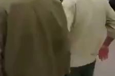 Va chạm giao thông, người đàn ông rút súng dọa bắn