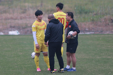 HLV Park Hang Seo giao nhiệm vụ cho Công Phượng