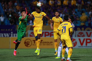 Hà Nội FC bị SL Nghệ An cầm hòa, CLB Hải Phòng đánh bại TPHCM