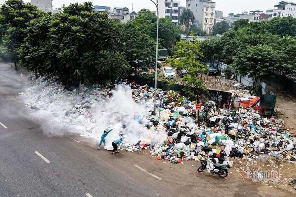 Rác là miếng bánh màu mỡ phải ‘tranh giành’ mới có được - 2 Rác là miếng bánh màu mỡ phải ‘tranh giành’ mới có được - 2
