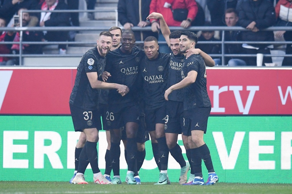 Mbappe lập hat-trick ấn tượng, PSG trở lại đỉnh bảng Ligue 1 - 2