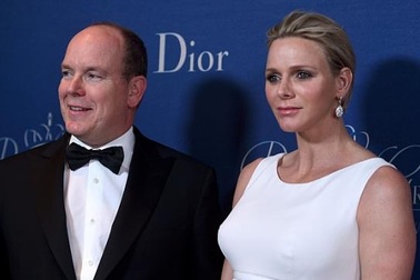 Công nương Monaco mang song thai