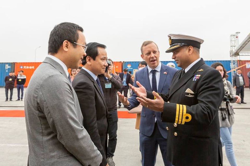 Tàu Hải quân Hoàng gia Anh HMS Enterprise thăm xã giao TP Hải Phòng - 2 Tàu Hải quân Hoàng gia Anh HMS Enterprise thăm xã giao TP Hải Phòng - 2