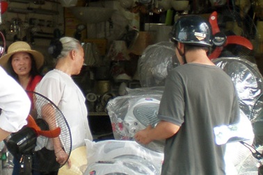 Quạt điện tăng giá vẫn “đắt như tôm tươi”