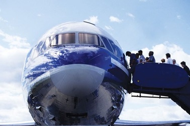 Để thoát cảnh chen lấn khi đi máy bay