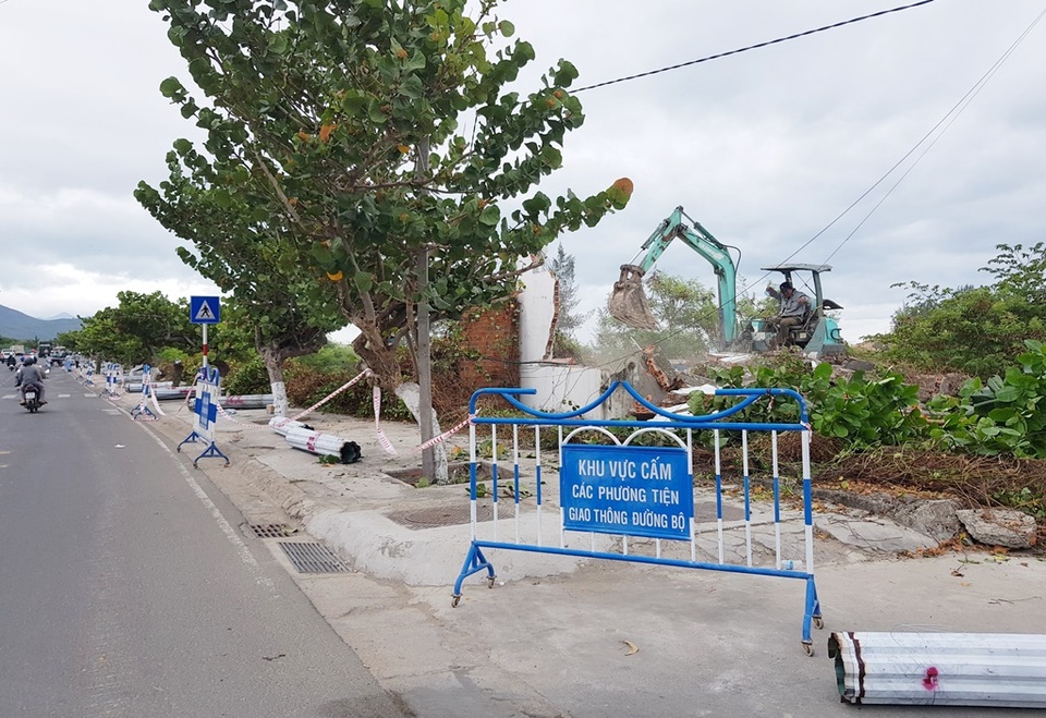 Khánh Hòa cưỡng chế thu hồi đất vàng dự án lấp Vịnh Nha Trang - 2 Khánh Hòa cưỡng chế thu hồi đất vàng dự án lấp Vịnh Nha Trang - 2